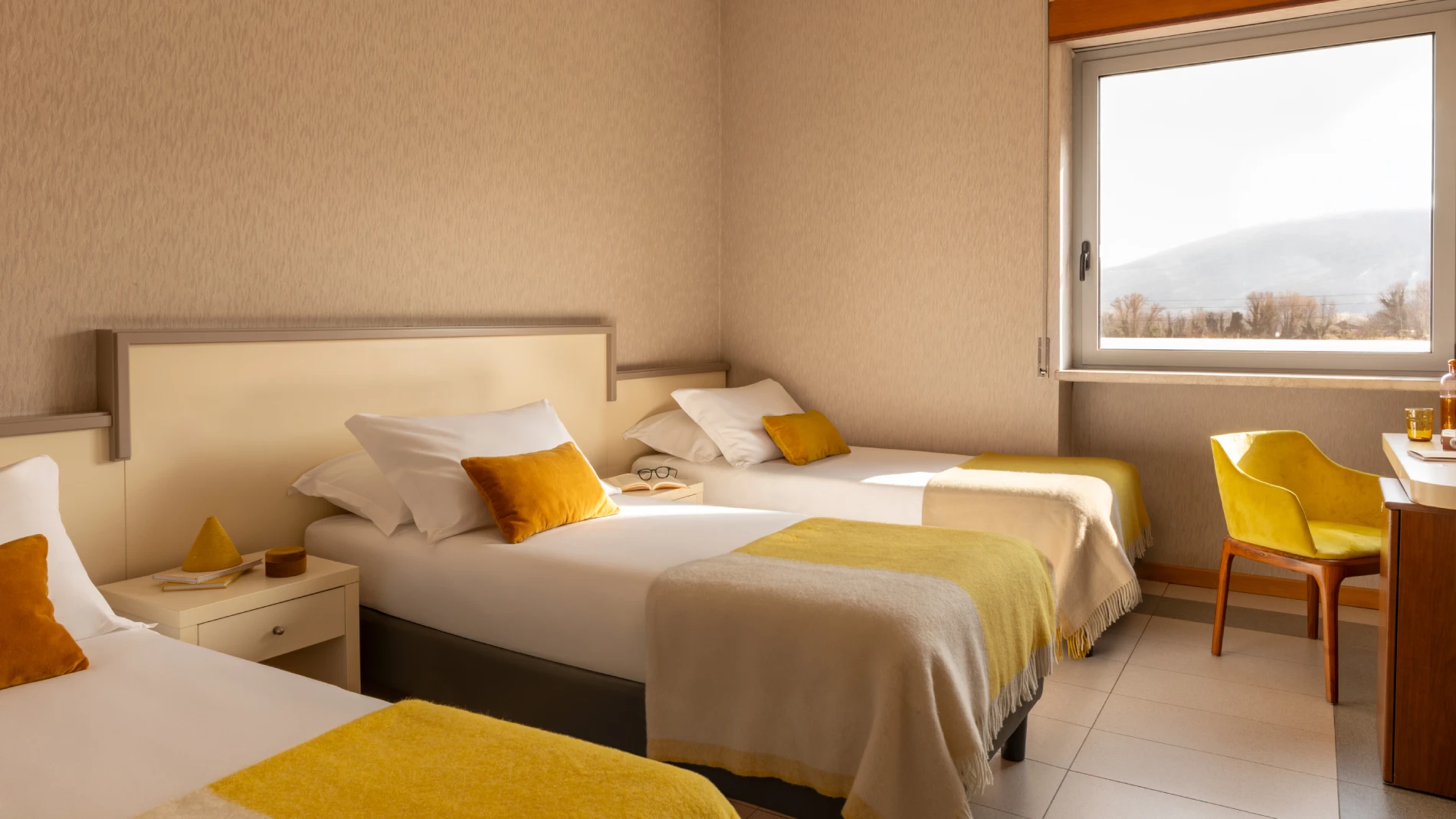 Spacious and bright triple room, ideal for families travelling and staying in Liguria - Hotel Al Sant'Andrea, BZAR hotels in Liguria