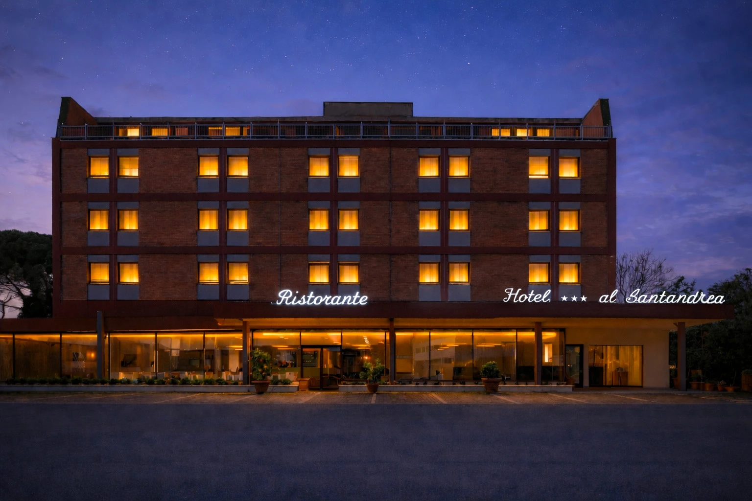 Exterior of Hotel Al Sant’Andrea at dusk in Sarzana, ideal base to explore the beauty of Liguria - Hotel Al Sant'Andrea, BZAR hotels in Liguria