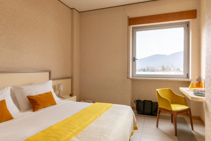 Superior room with double bed, workspace and hill views, ideal for business or leisure travel in Liguria - Hotel Al Sant'Andrea, BZAR hotels in Liguria