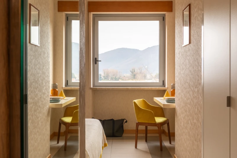 Superior room with full-length mirror, desk and large window, modern comfort for stays in Liguria - Hotel Al Sant'Andrea, BZAR hotels in Liguria