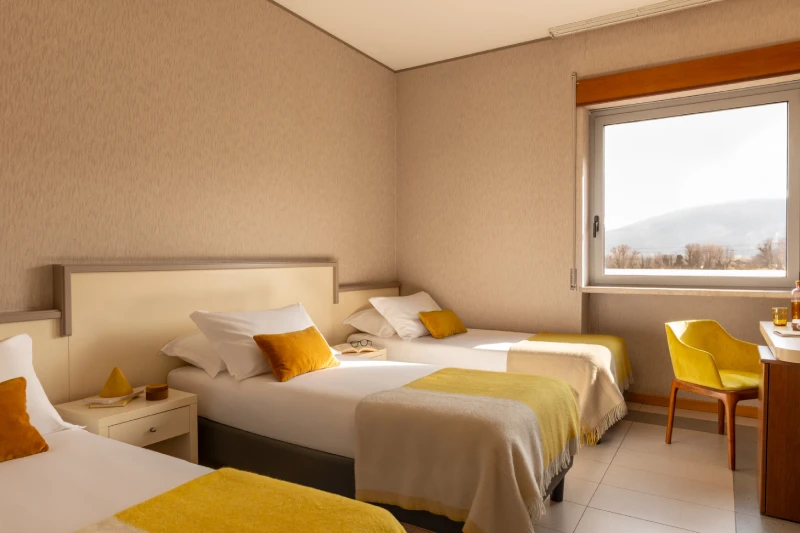 Bright triple room with single beds and hill views, a practical choice for small groups in Liguria - Hotel Al Sant'Andrea, BZAR hotels in Liguria
