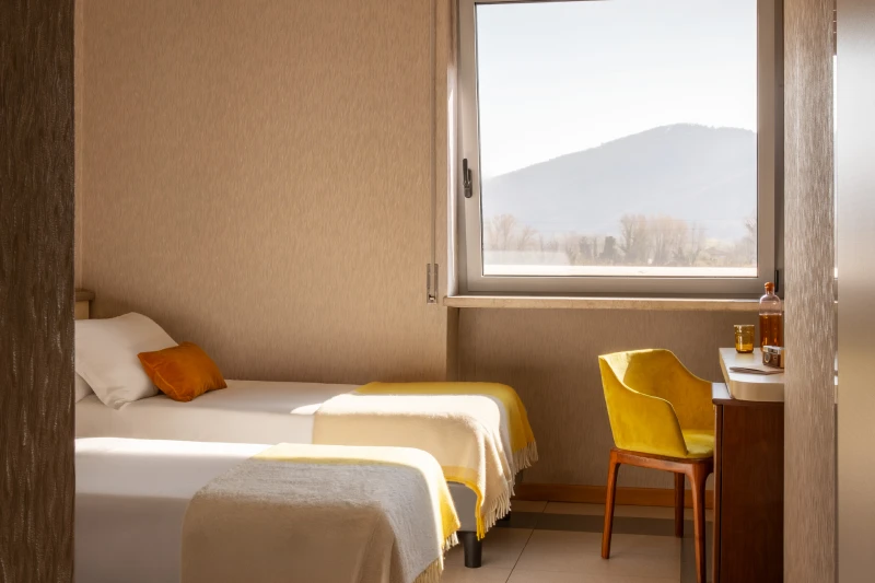 Triple room with single bed and desk by the window, hill views and comfort for Liguria holidays - Hotel Al Sant'Andrea, BZAR hotels in Liguria